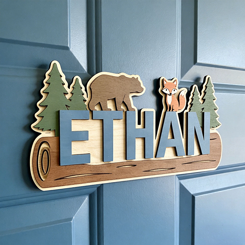 Baby Nursery In - Personalisiertes Holzschild mit Waldtieren und Namen,