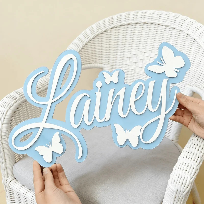 Baby Nursery In - Personalisierte Baby-Namensplakette, Blaues Design mit Weißem